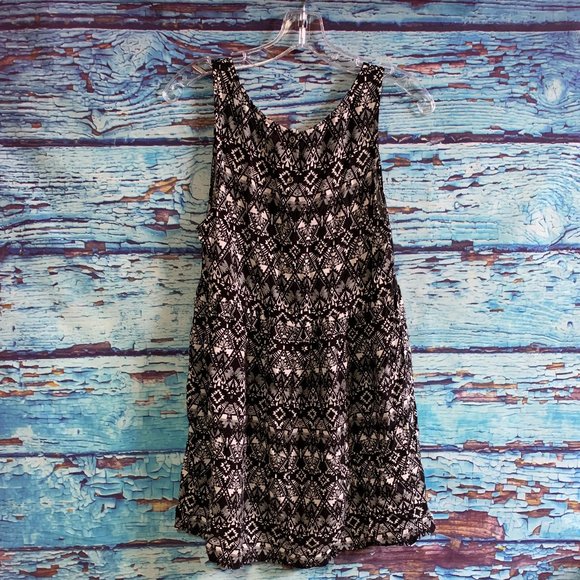 5 for $25 - Divided Black and White Abstract Print Sundress - Picture 5 of 6
